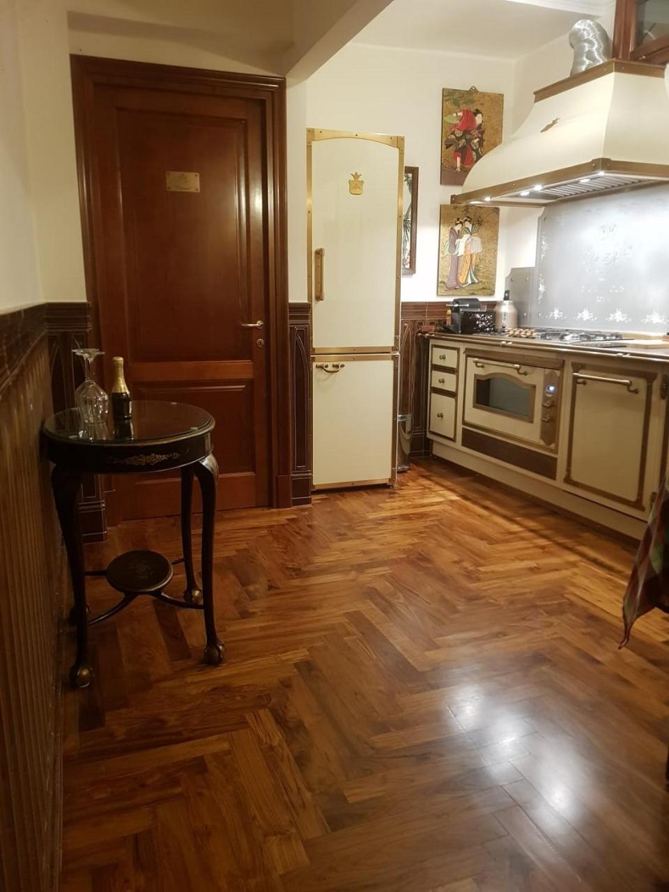 Pensión Regal House Navigatori 23 Roma